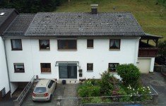 Hauptbild Einziehen oder vermieten! Familienfreundliches Zweifamilienhaus mit Balkon und Garage