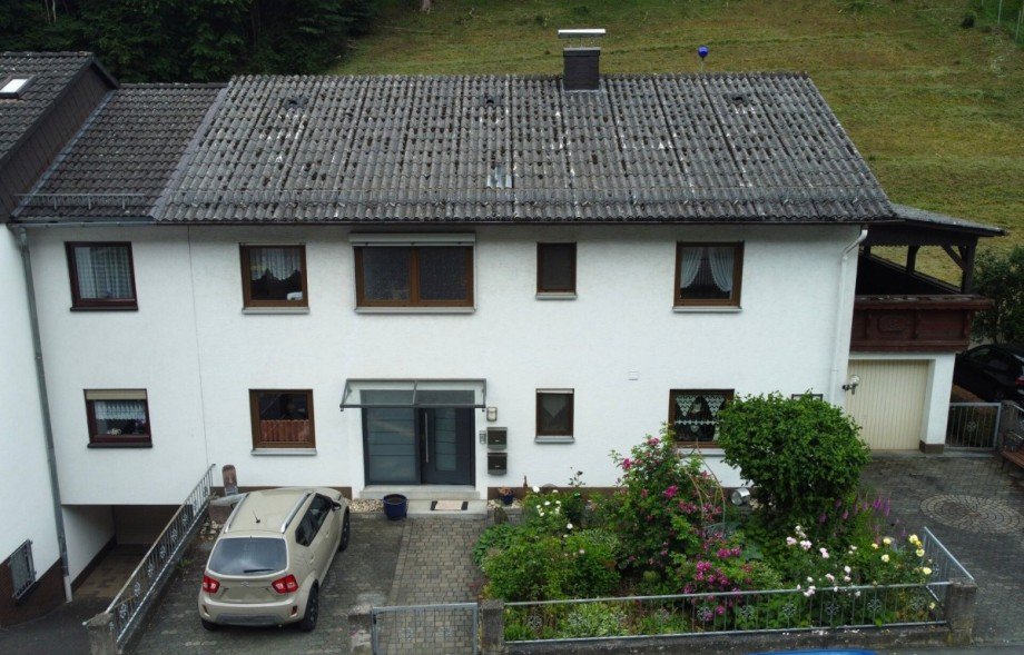 Au�enbild vorne Zweifamilienhaus Dillenburg