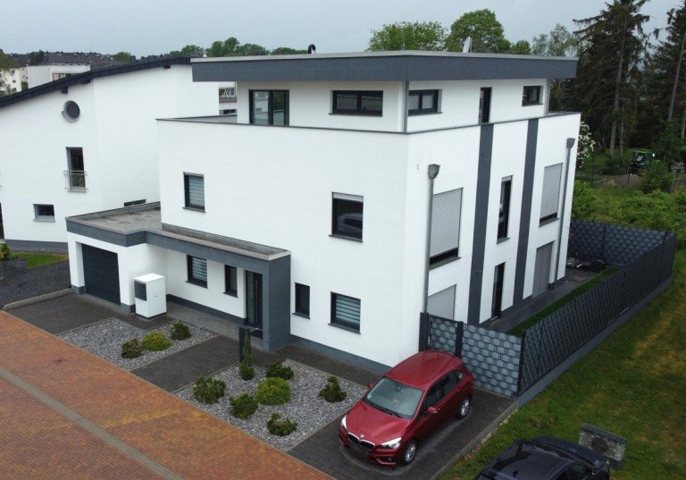 Au�enbild 2 Limburg Einfamilienhaus Gro�z�giges Wohnen neu gedacht: Diese Stadtvilla vereint Design und Komfort!