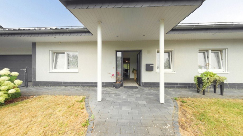 Eingang Einfamilienhaus Dietzh�lztal-Mandeln