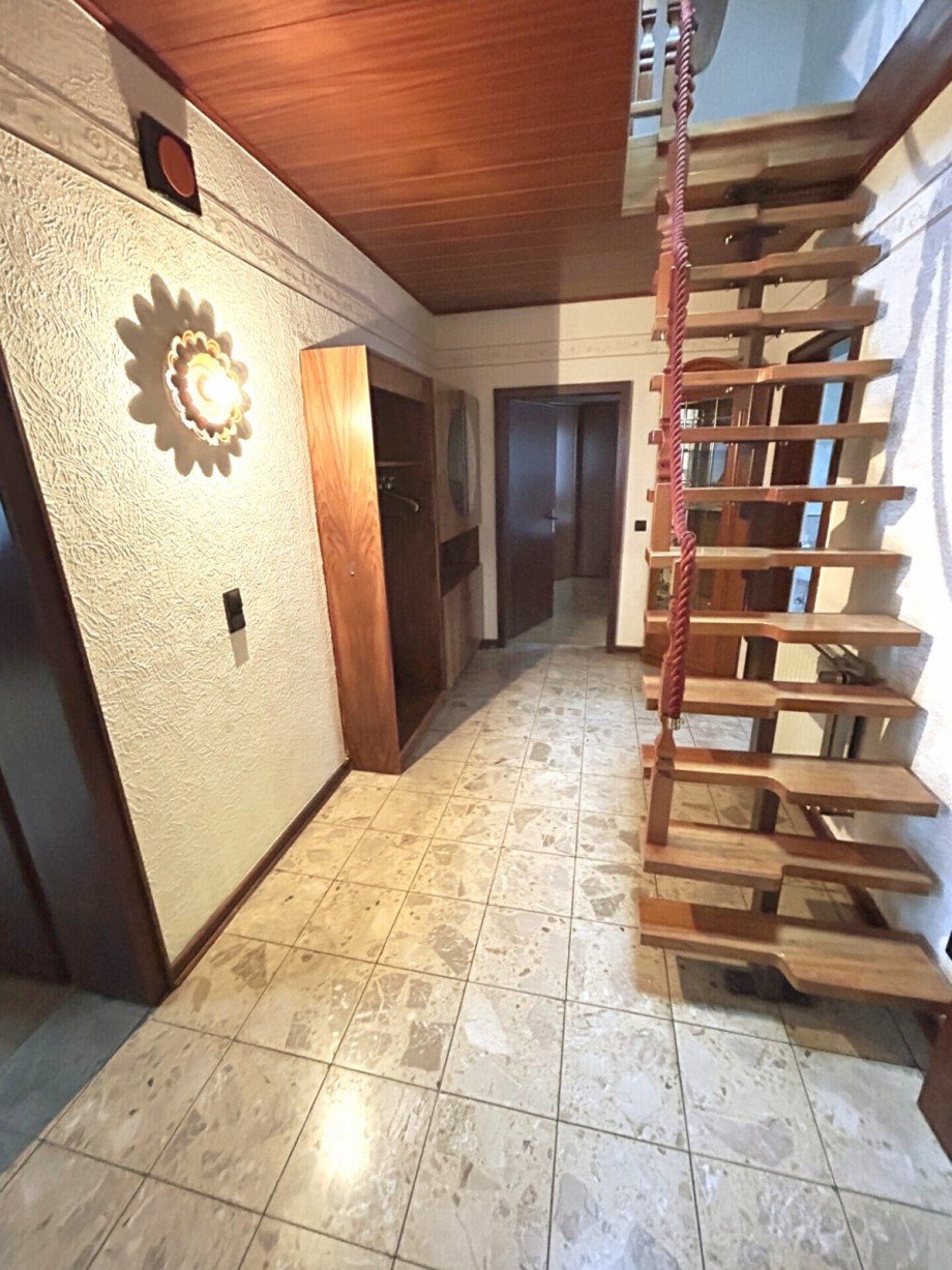 Flur Einfamilienhaus Dietzh�lztal / Steinbr�cken